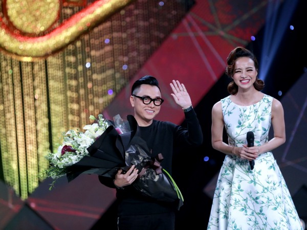 Nhà thiết kế thời trang Nguyễn Công Trí trình diễn “Em Hoa” lần đầu tiên tại Việt Nam