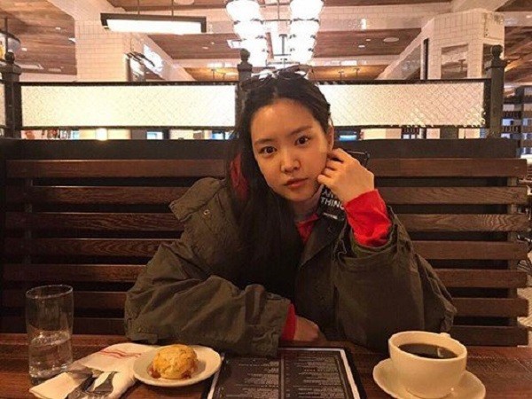 Đăng một tấm ảnh đi ăn nhà hàng lên Instagram, Naeun (A Pink) chẳng ngờ nhận về hai rắc rối