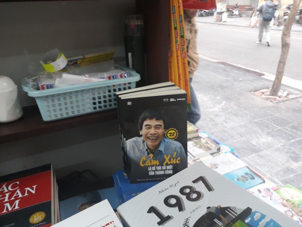 Sách của Tiến sĩ Lê Thẩm Dương bị làm giả và bày bán tràn lan trên thị trường