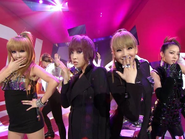 Dù đã tan rã hơn 1 năm, 2NE1 vẫn có MV 200 triệu view đầu tiên trong sự nghiệp