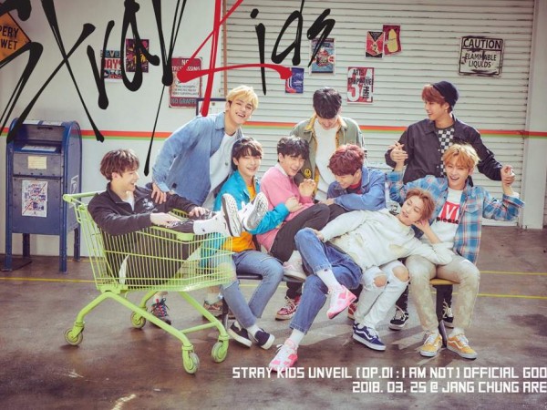 "Các cậu em trai" Stray Kids trở lại đường đua K-Pop với MV "Get Cool"