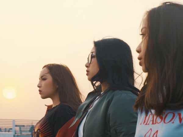 Nhóm nhạc từng xuất hiện trong MV của Kai Đinh hé lộ những cảnh quay lung linh