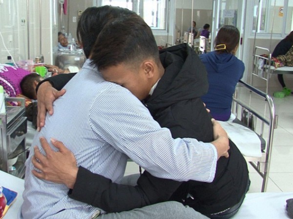 Quảng Bình: Học sinh đâm thầy giáo trọng thương đã đến bệnh viện xin lỗi