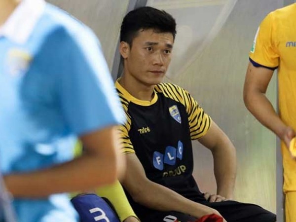 Bùi Tiến Dũng dự bị trong trận đấu FLC Thanh Hoá chia tay AFC Cup