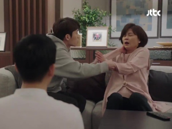 "Chị Đẹp" Tập 9: Mẹ Jin Ah suýt ngất xỉu khi biết chuyện tình cảm của con gái và Joon Hee!