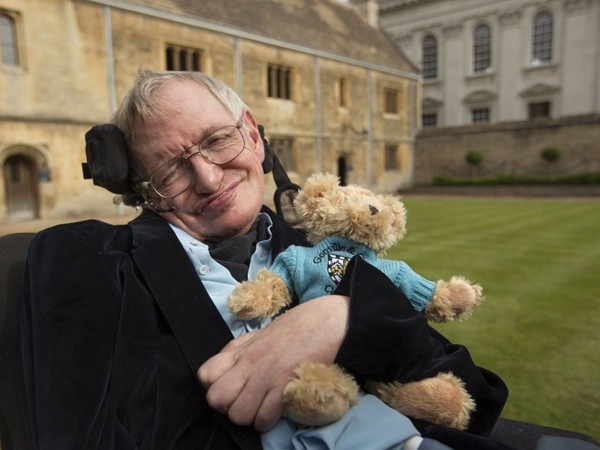 Đấu giá chữ ký tay cuối cùng của ông hoàng vật lý Stephen Hawking