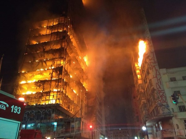 Brazil: Tòa nhà 26 tầng đổ sập vì hỏa hoạn