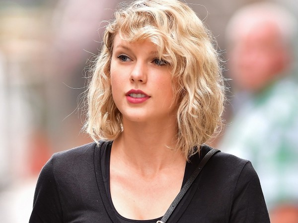 Mặc những lời dèm pha, Taylor Swift vẫn ghi điểm nhờ các hoạt động thiện nguyện