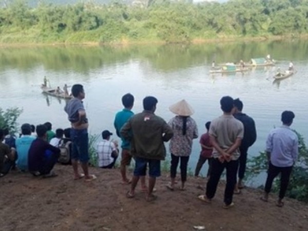 Quảng Bình: Áp lực học tập, học sinh lớp 8 nhảy sông tự vẫn