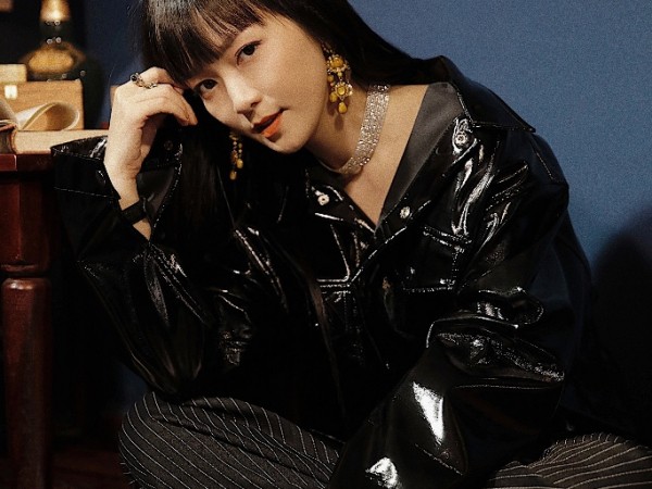 Giữa "tháng năm rực rỡ" của V-Pop, Đinh Hương liều lĩnh thử sức với dòng nhạc mới 
