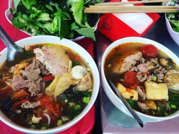 6 địa chỉ ẩm thực "không bao giờ ngủ" ở Hà Nội