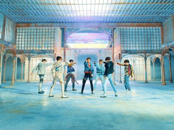 Chưa đến nửa ngày, "Fake Love" đã thần tốc giúp BTS vượt qua kỷ lục lượt view của "DNA"
