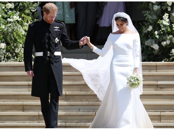 Bật mí thú vị về váy cưới và vương miện của cô dâu Hoàng gia Meghan Markle
