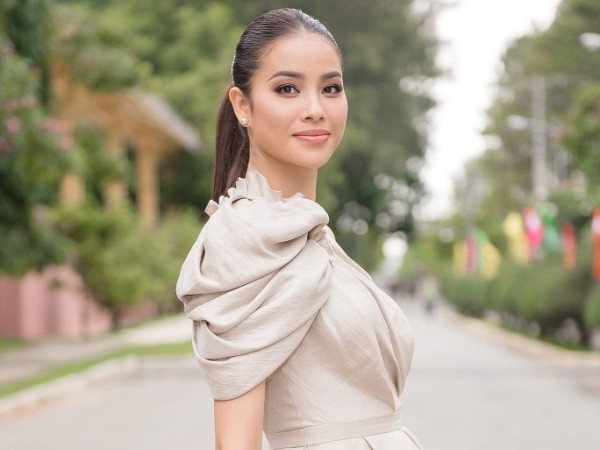 Phạm Hương xinh đẹp lộng lẫy, làm giám khảo cuộc thi "Miss Sakura 2018"