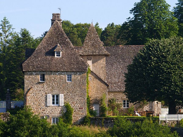 Pháp: Chỉ £10 có thể sở hữu một tòa lâu đài 350 năm tuổi 