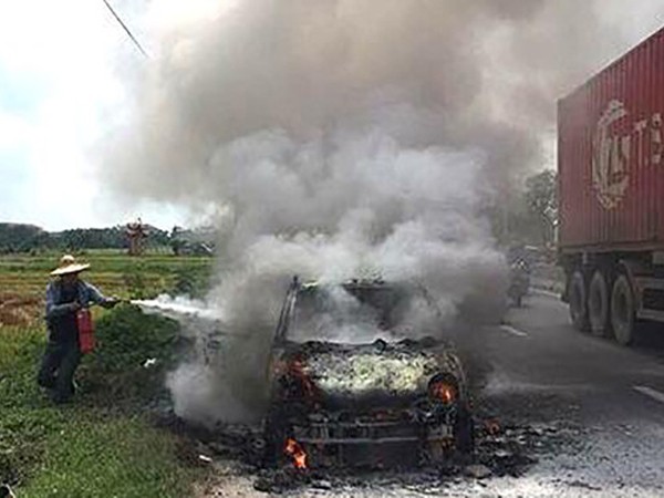 Liên tiếp xảy ra 2 vụ cháy xe ô tô tại Quảng Ninh