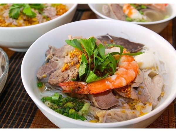 Cùng thử những quán ăn kỳ lạ nhưng hút khách bậc nhất Sài Gòn  