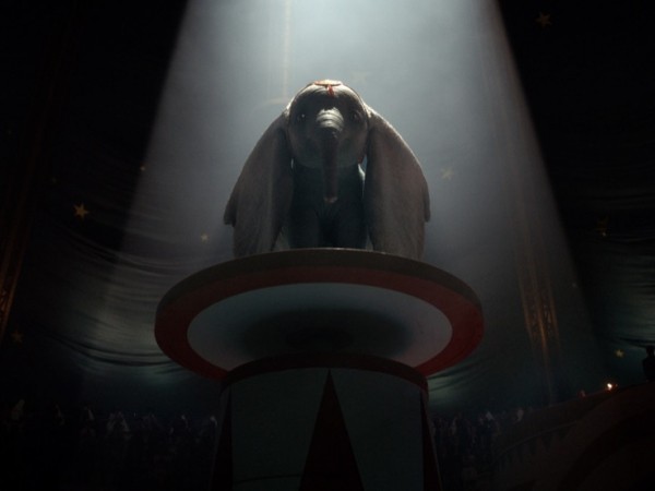 Chú voi biết bay Dumbo tung trailer phiên bản live-action đầy màu sắc ảo thuật