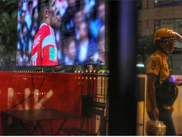 Các quán ăn đêm Trung Quốc kiếm bội tiền nhờ người hâm mộ World Cup
