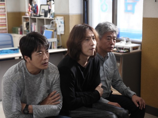 Phim của "thánh nhọ" Lee Kwang Soo thống trị phòng vé Hàn tuần đầu ra mắt