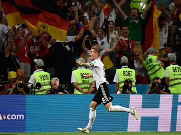Kroos lập siêu phẩm, Đức chơi thiếu người vẫn có chiến thắng nghẹt thở ở phút bù giờ cuối cùng