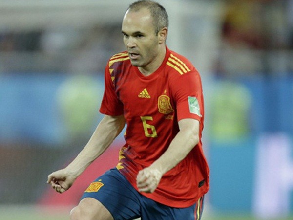 Bị loại khỏi World Cup, Iniesta nghẹn ngào từ giã đội tuyển Tây Ban Nha