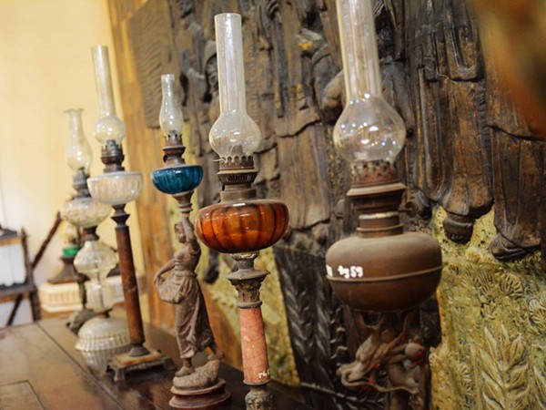 Chiêm ngưỡng hơn 600 chiếc đèn cổ nghìn năm ngay tại TP.HCM