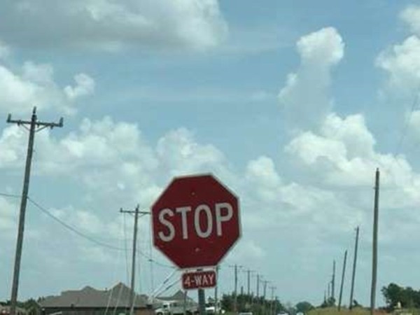 Bức ảnh tấm biển “STOP” này đang được chia sẻ vì một lý do ấm áp