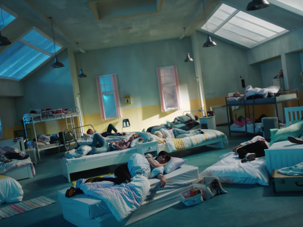 Seventeen đẹp hớp hồn fan trong MV "Oh My!" mới ra lò