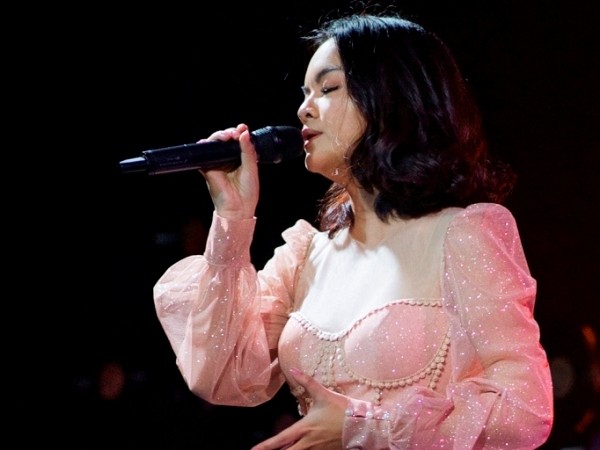 Phạm Quỳnh Anh mash-up bản ballad lụi tim của mình với hit "say rượu" của Mỹ Tâm