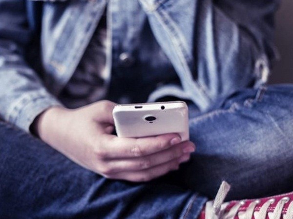 Lạm dụng điện thoại thông minh có thể gây khó duy trì sự tập trung ở vị thành niên