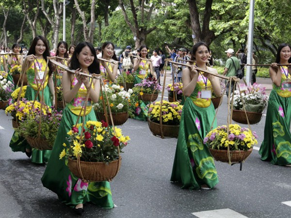 Hà Nội: 5000 người khuấy động lễ hội lớn chưa từng có bên hồ Gươm