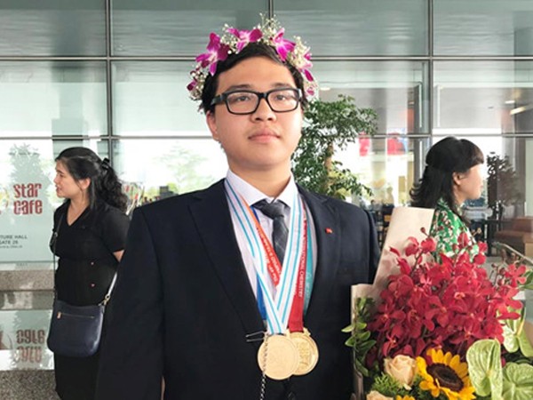 Nam sinh 2K giành "cú đúp" huy chương vàng Olympic Hóa học quốc tế