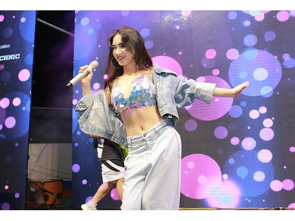 Lần đầu tiên, Hòa Minzy đem vũ đạo “nàng tiên cá” cùng vũ đoàn trên sân khấu lớn
