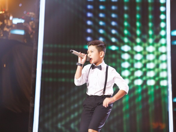 "The Voice Kids": "Hoàng tử nhí" khiến sân khấu bùng nổ với hit khủng của "Sing My Song"