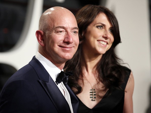 Trở thành người giàu nhất trong lịch sử loài người, ông chủ Amazon chi 2 tỷ USD làm từ thiện