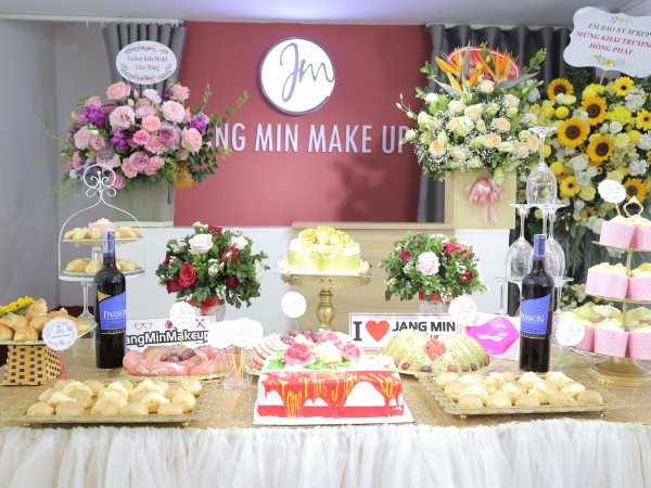 Dàn sao “khủng” quy tụ tại lễ khai trương hoành tráng của Jang Min Make Up