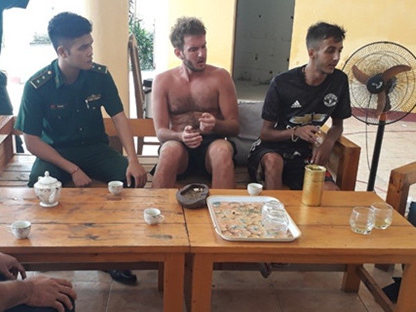 Một du khách nước ngoài bị lạc, kiệt sức ở bán đảo Sơn Trà