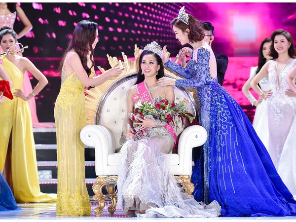 Cô bạn 2K Trần Tiểu Vy chính thức trở thành Hoa hậu Việt Nam 2018