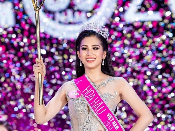 Đến truyền thông và netizen xứ Trung cũng "phát cuồng" với nhan sắc của Hoa hậu Tiểu Vy