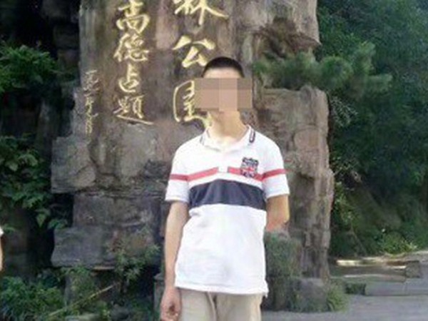 Nói chuyện trong giờ nghỉ trưa, nam sinh Trung Quốc bị phạt nhảy cóc dẫn đến tử vong