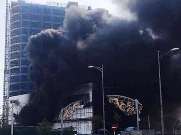 Trung tâm thương mại cao nhất thành phố Yên Bái bốc cháy dữ dội