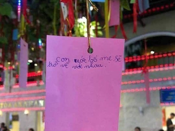 Tết Trung Thu: Mảnh giấy nhỏ ghi điều ước của một đứa trẻ khiến ai cũng xúc động