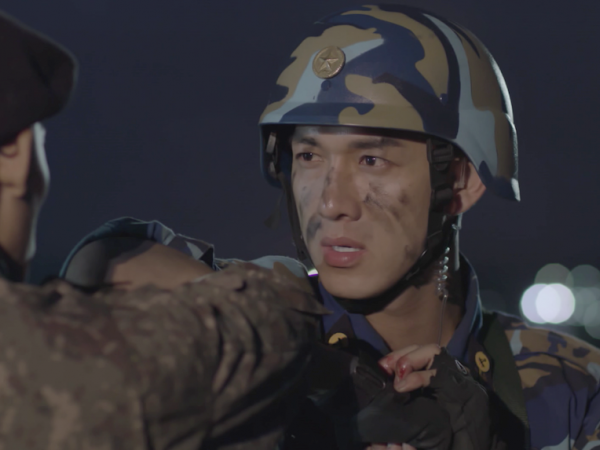 "Hậu duệ Mặt Trời" bản Việt chính thức lên sóng với màn hành động kịch tính của đại úy Song Luân
