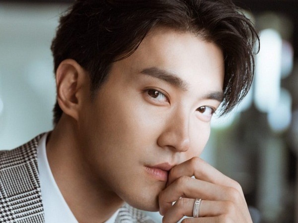 Không phải thiếu gia, Si Won (Super Junior) đích thị là hoàng tử của Nam Triều Tiên thế kỷ 21