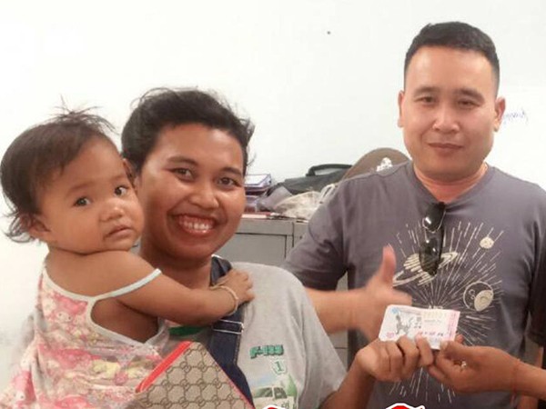 Thái Lan: Bé gái tình cờ chọn 2 tấm vé số giúp mẹ trúng 4,2 tỷ