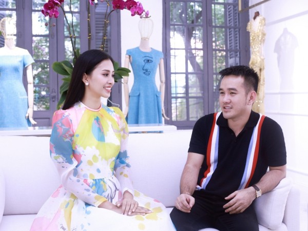 Hoa hậu Tiểu Vy khoe thần thái rạng rỡ trong thiết kế mới của Lê Thành Hòa