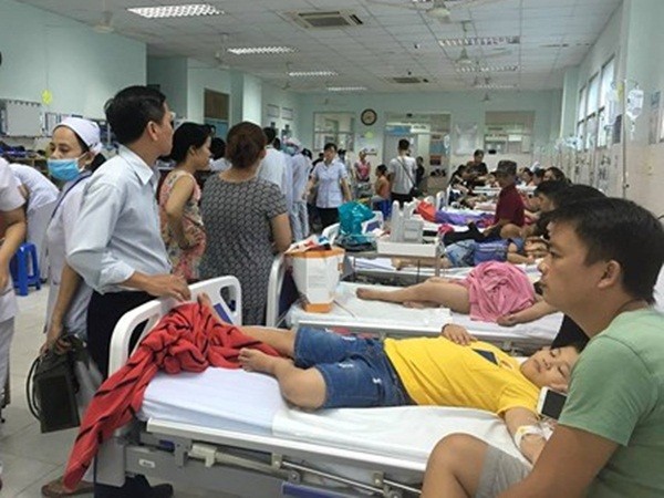 TP.HCM: Hơn 30 trẻ nhập viện nghi ngộ độc bánh mì chà bông