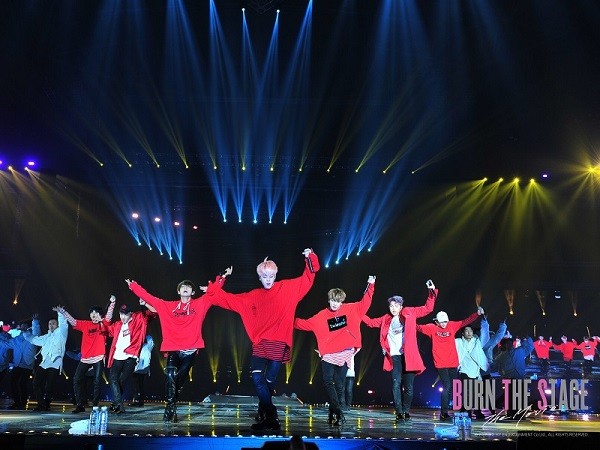 Tháng 11, V-A.R.M.Y có hẹn với "Burn the stage (Sân khấu ánh sáng)" của BTS
