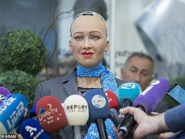 Công dân robot đầu tiên trên thế giới được cấp thẻ visa điện tử